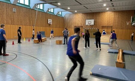 Parcours zum Brennballspiel