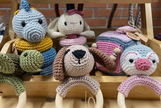 Stoffosterhasen auf Holzring