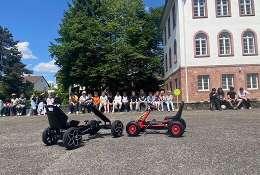 Die neuen Kettcars werden vorgestellt