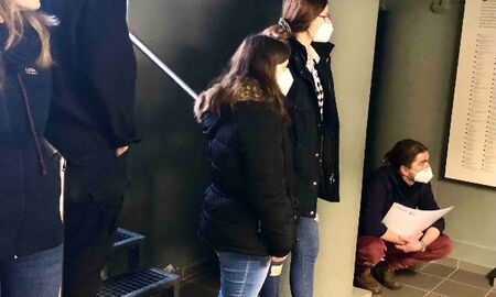 Johanna Hertweck, Philipp Skora, Lorena Elshani und Melanie Afonso-Peixoto während des Rundgangs