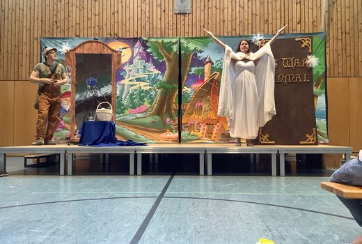 Märchendarbietung auf der Bühne