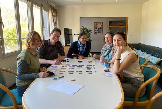 Personaltag gemeinsames Karten spielen