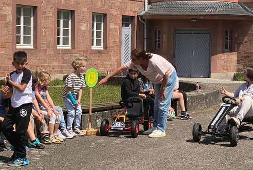 Die Regeln zur Kettcarnutzung werden vorgeführt
