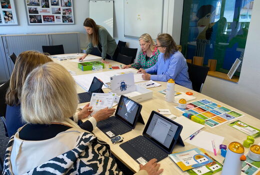 Personaltag Lehrerinnen mit iPad