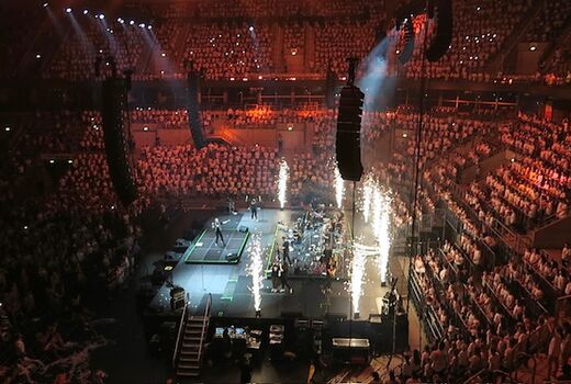 Feuerfontänen in der Arena