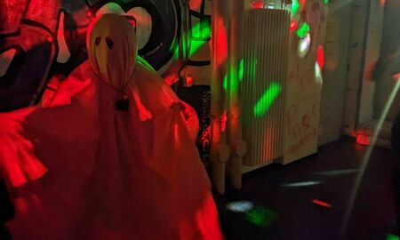 Ein Geist tanzt in der Disco