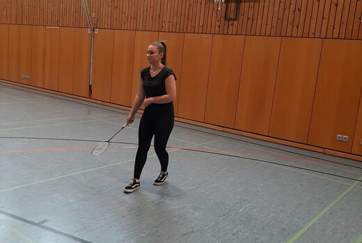 Eine Schülerin beim Spielen.