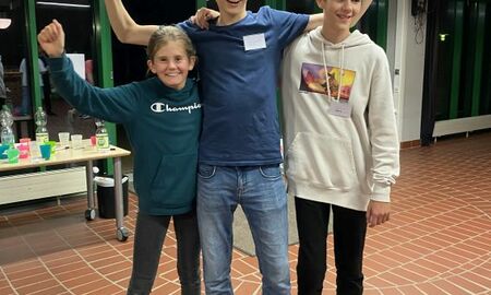Siegerpose einer Kleingruppe