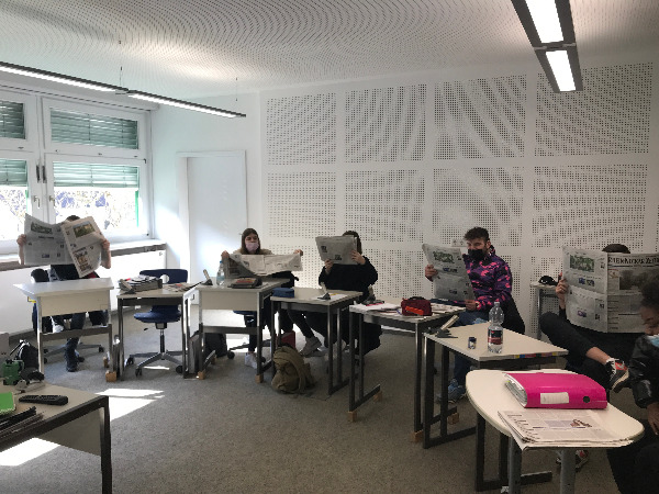 Die Klasse 1a liest die Rhein-Neckar-Zeitung.